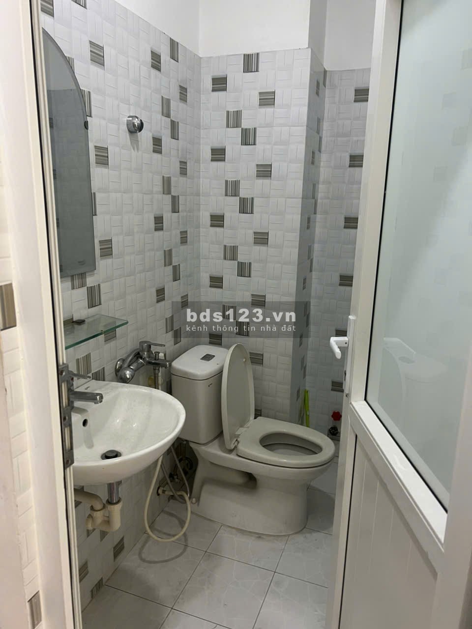 Bán nhà hẻm 1 xẹt đường Nguyễn Văn Thủ Q1 1 trệt 3 lầu giá 10 tỷ