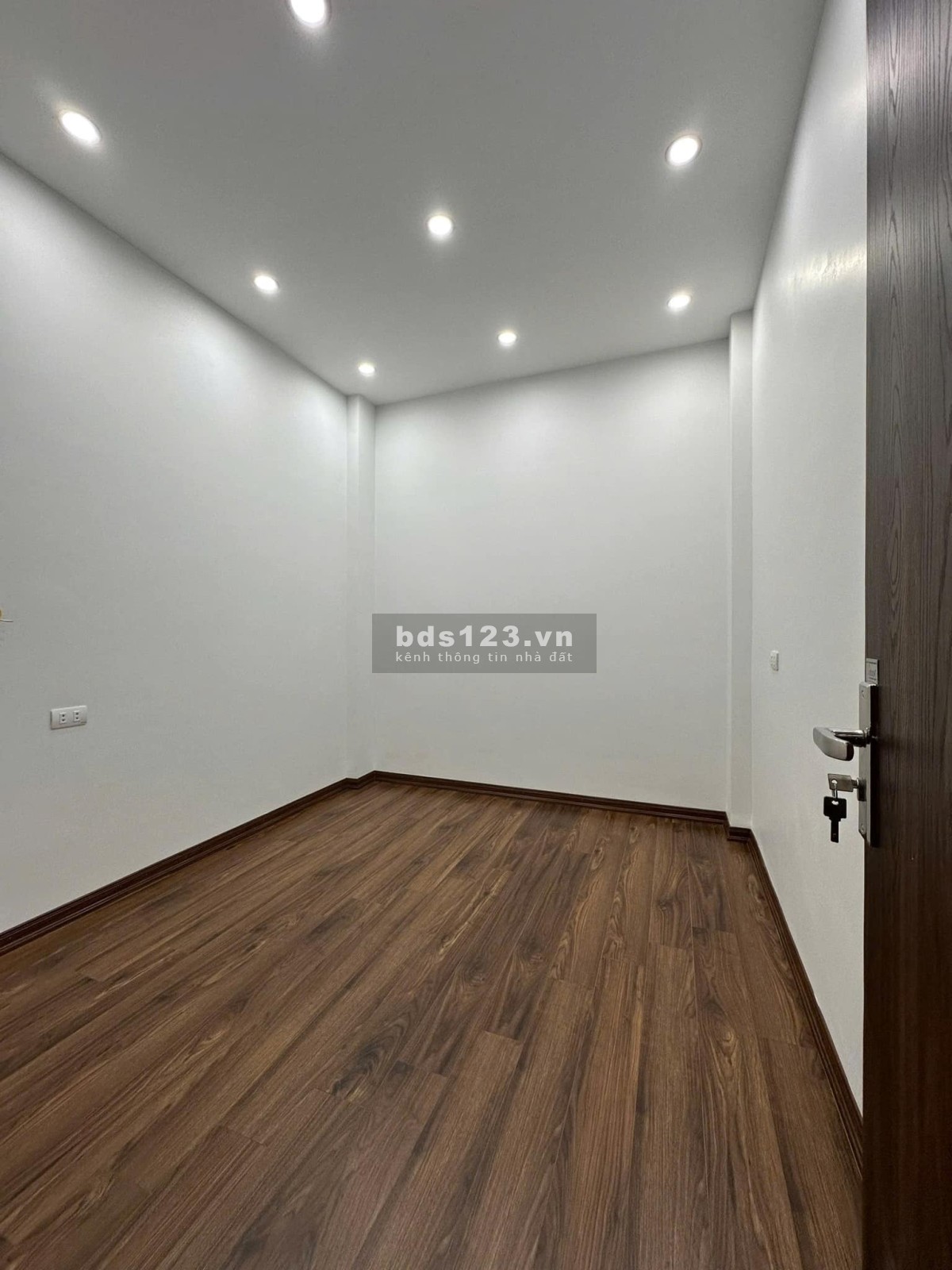 CỰC VIP nhà đẹp ngõ phố 8/3, giá 6.48 tỷ, 27m2x4T, ở luôn