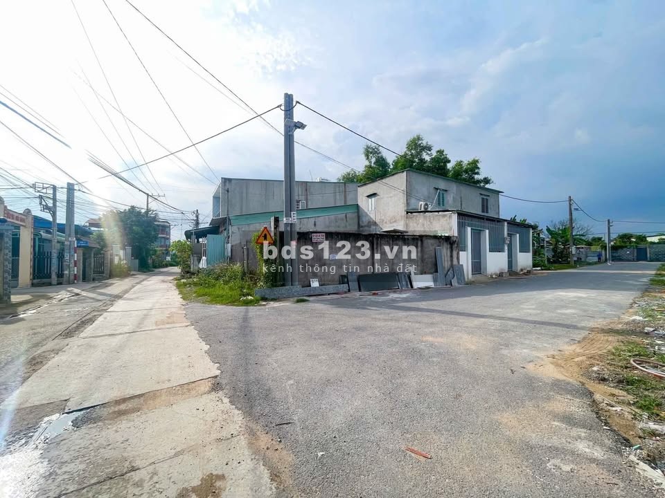 Bán 6 sổ góc lộ 22m gần trường chợ (30x45m=1.150m²) có 600m2 thổ cư lộ, đúng 225 tr không phát sinh