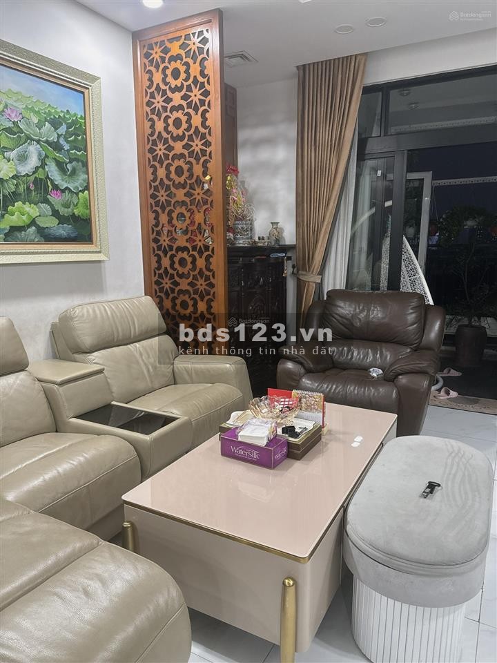 Căn hộ Royal City tòa R5 đang được chủ rao bán với mức giá ~ 82tr/m2