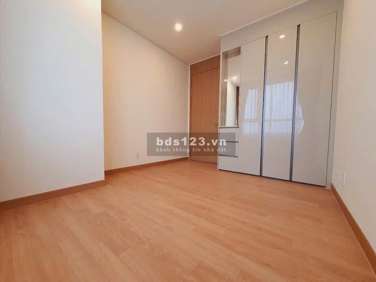Bán nhanh căn hộ A (91m2) view biệt thự và hồ Tây 02 ngủ nội thất cơ bản