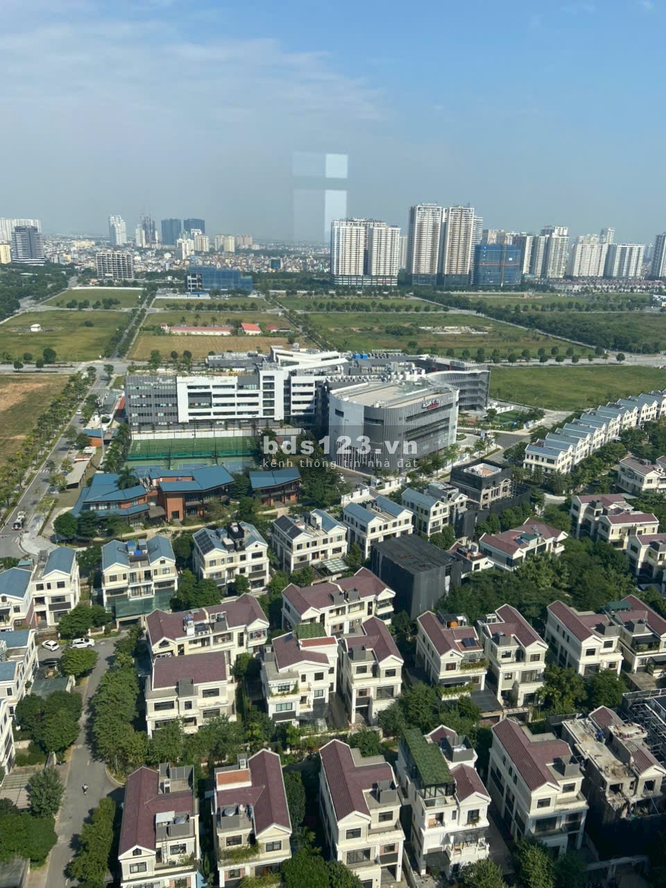 Bán nhanh căn hộ A (91m2) view biệt thự và hồ Tây 02 ngủ nội thất cơ bản