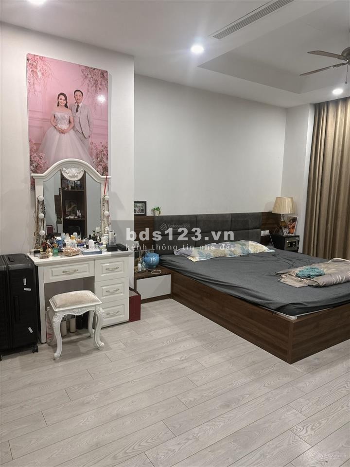 Căn hộ Royal City tòa R5 đang được chủ rao bán với mức giá ~ 82tr/m2