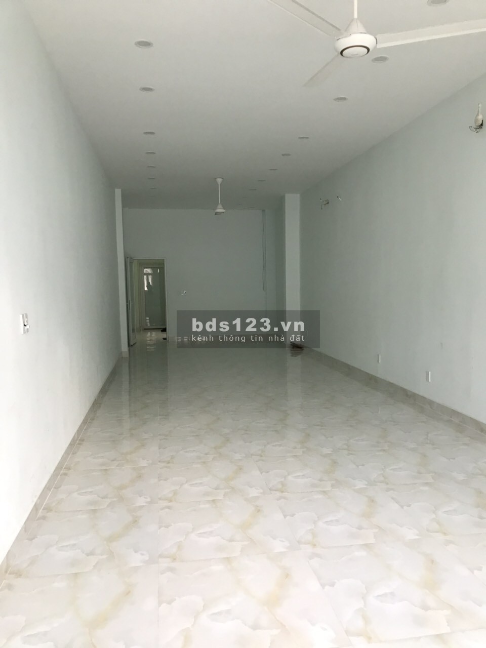 Cho thuê nhà nguyên căn MT đường TRẦN HƯNG ĐẠO Q5(4,5 x 23m) 3 tầng, Kinh Doanh tự do...