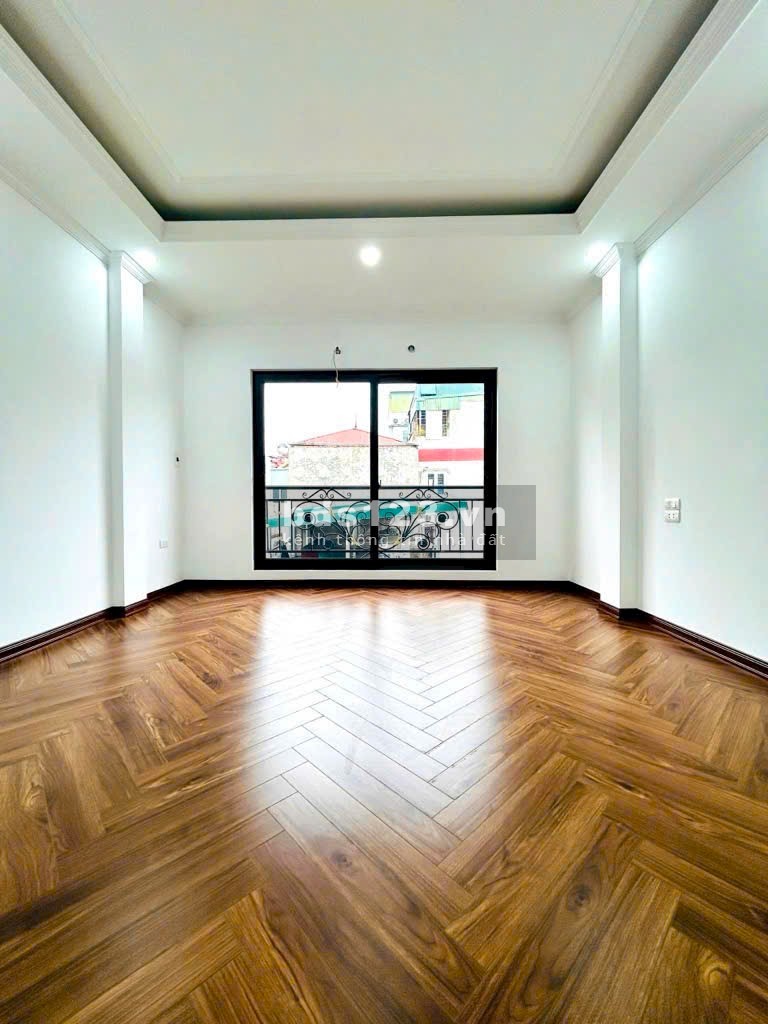 Nhà mới Hoàng Mai, 6 tầng thang máy, gần đường chính, mới king koong