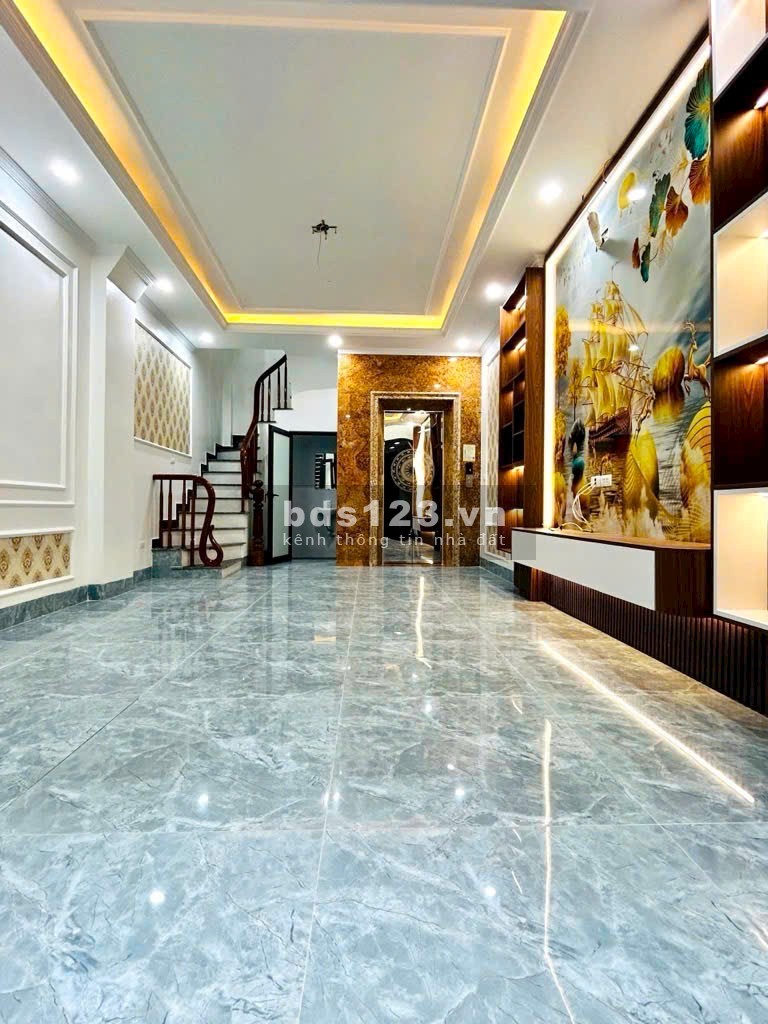 Nhà mới Hoàng Mai, 6 tầng thang máy, gần đường chính, mới king koong