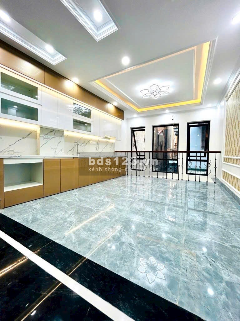 Nhà mới Hoàng Mai, 6 tầng thang máy, gần đường chính, mới king koong