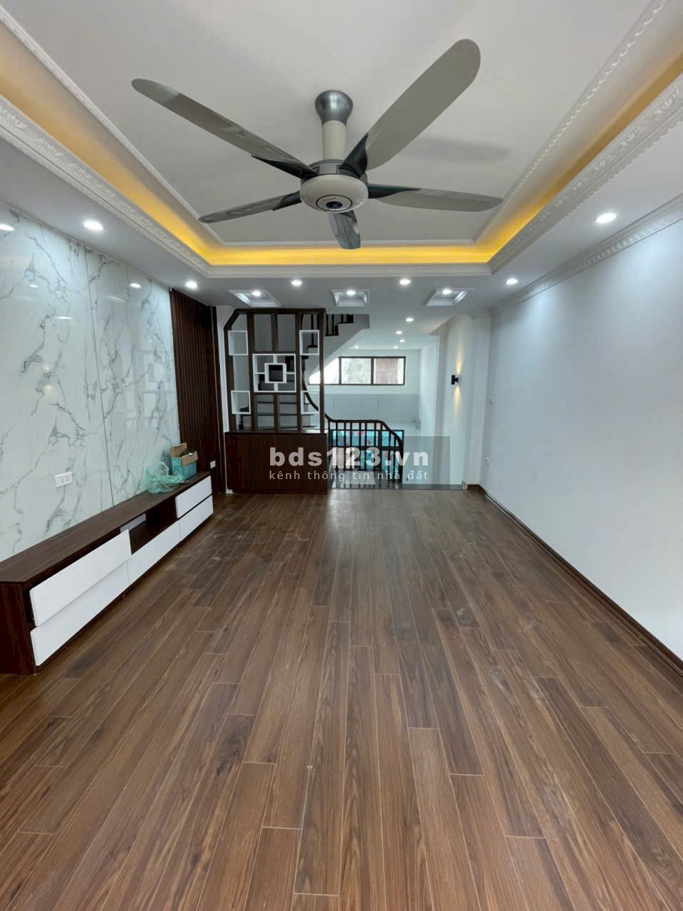 Nhà Hoàng Mai - 5 tầng mới king koong - Gần phố ngõ 3 gác