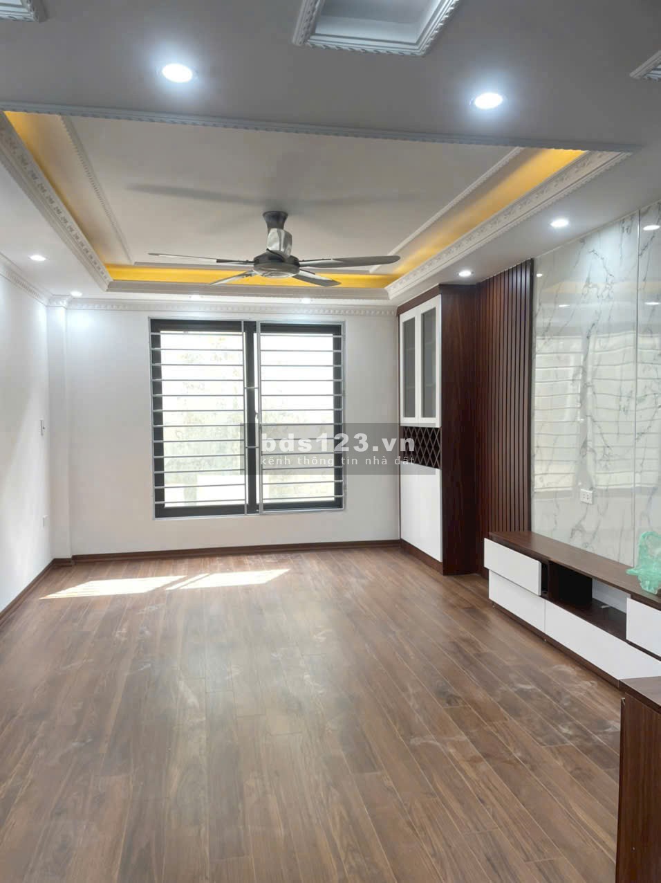 Nhà Hoàng Mai - 5 tầng mới king koong - Gần phố ngõ 3 gác