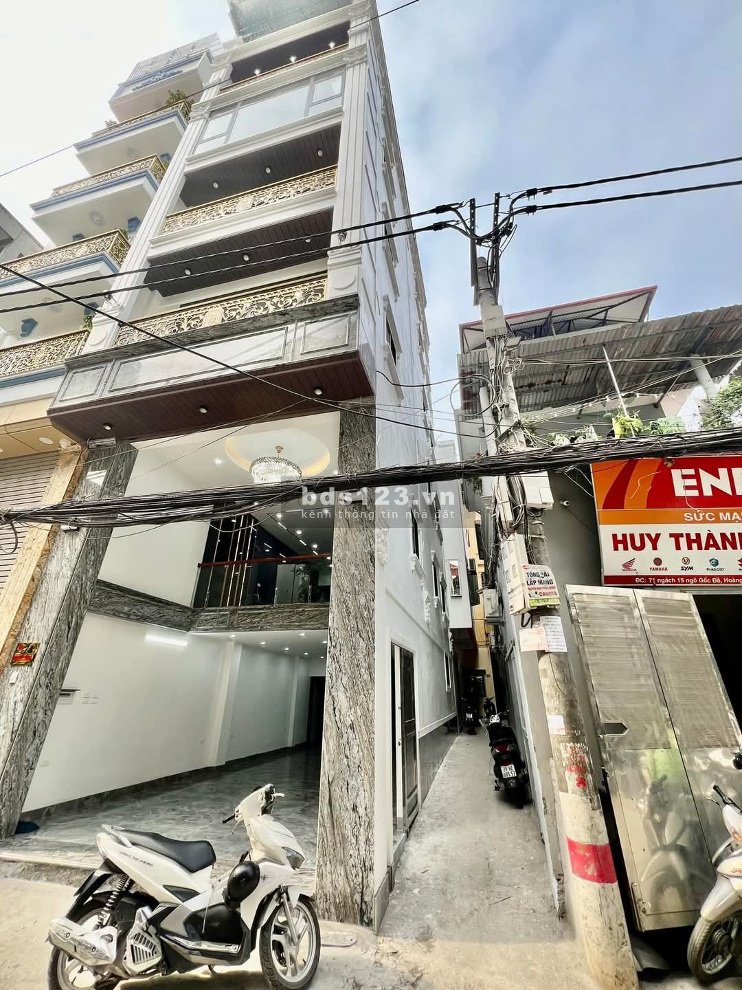 Mặt phố ô tô vào nhà - Thang máy - Vỉa hè 4M - Trước nhà oto đỗ tránh nhau - Phân khúc cực hiếm