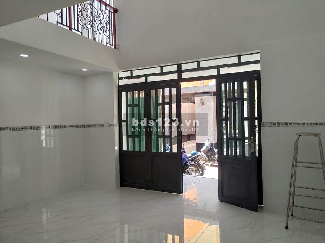 Bán nhà quận Bình tân - Hai mặt hẻm xe hơi ngang hiếm 5.5m - Chủ bán gấp định cư 5.9 T