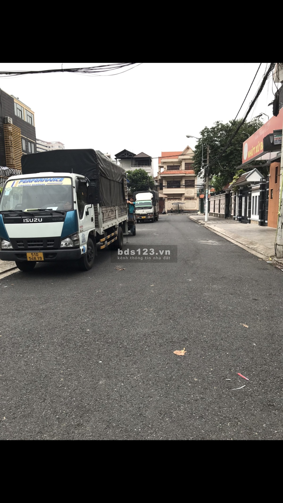 Bán nhà quận Bình tân - Hai mặt hẻm xe hơi ngang hiếm 5.5m - Chủ bán gấp định cư 5.9 T