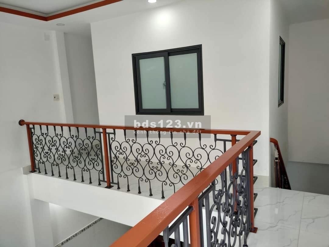 Bán nhà quận Bình tân - Hai mặt hẻm xe hơi ngang hiếm 5.5m - Chủ bán gấp định cư 5.9 T