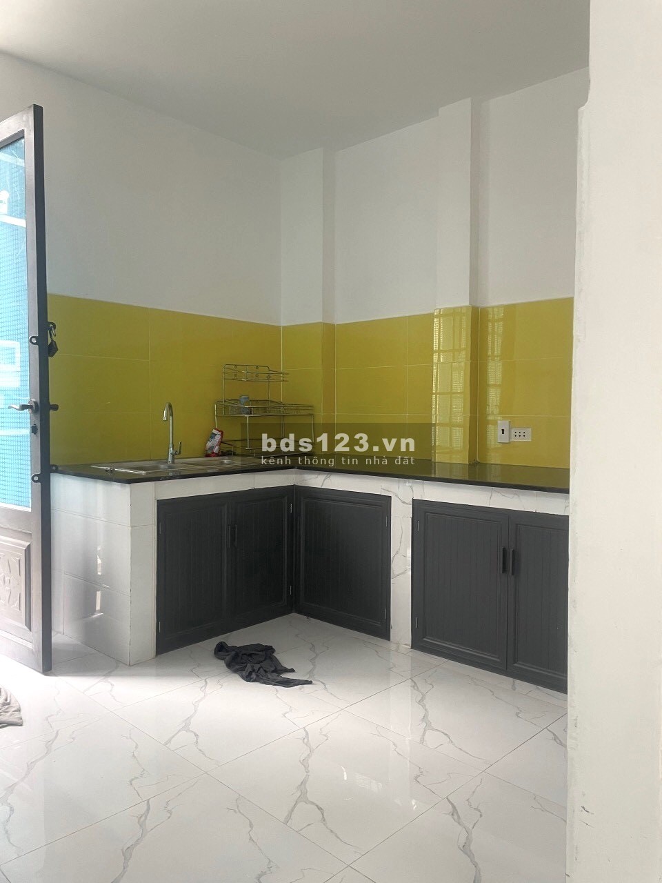 Bán nhà quận Bình tân - Hai mặt hẻm xe hơi ngang hiếm 5.5m - Chủ bán gấp định cư 5.9 T