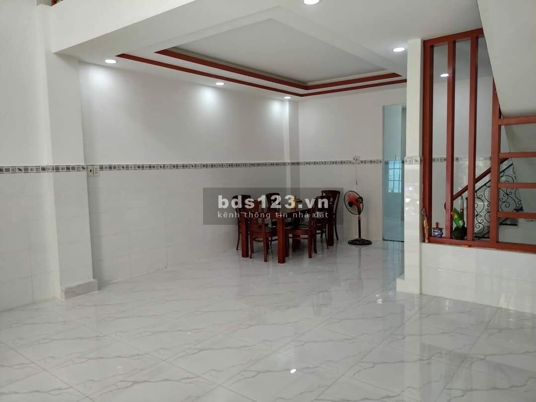 Bán nhà quận Bình tân - Hai mặt hẻm xe hơi ngang hiếm 5.5m - Chủ bán gấp định cư 5.9 T