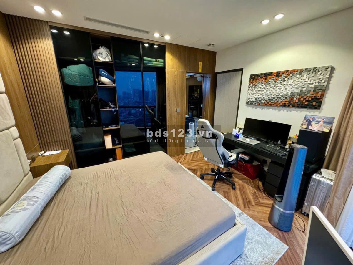 Bán căn hộ chung cư 2 ngủ có thể sửa thành 3 ngủ ở toà R3 Royal city