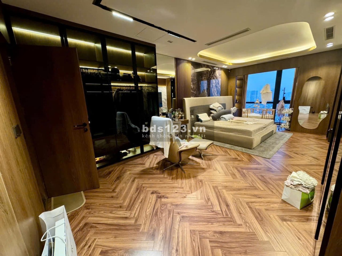 Bán căn hộ chung cư 2 ngủ có thể sửa thành 3 ngủ ở toà R3 Royal city