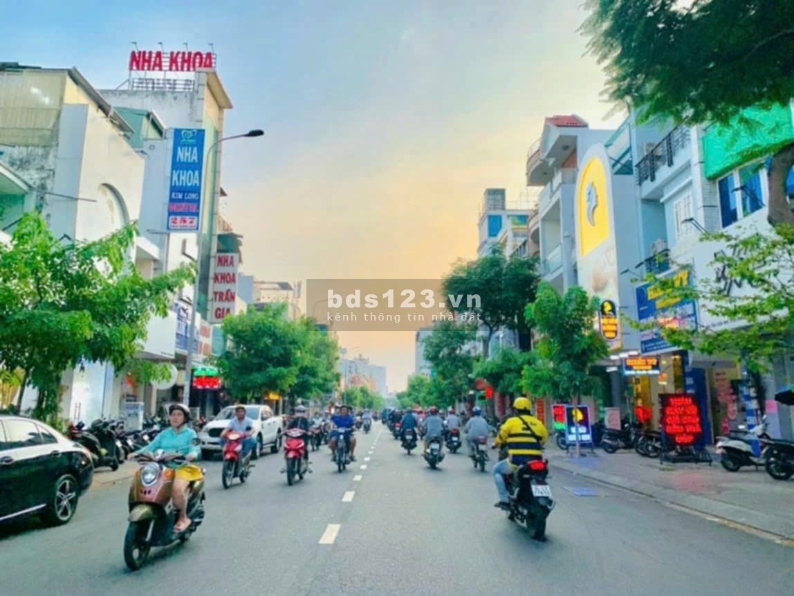 Mặt tiền Tân Sơn Nhì, Tân Phú. DT 22MX33.5M. Đúc 3.5 tấm. Giá 150 tỷ