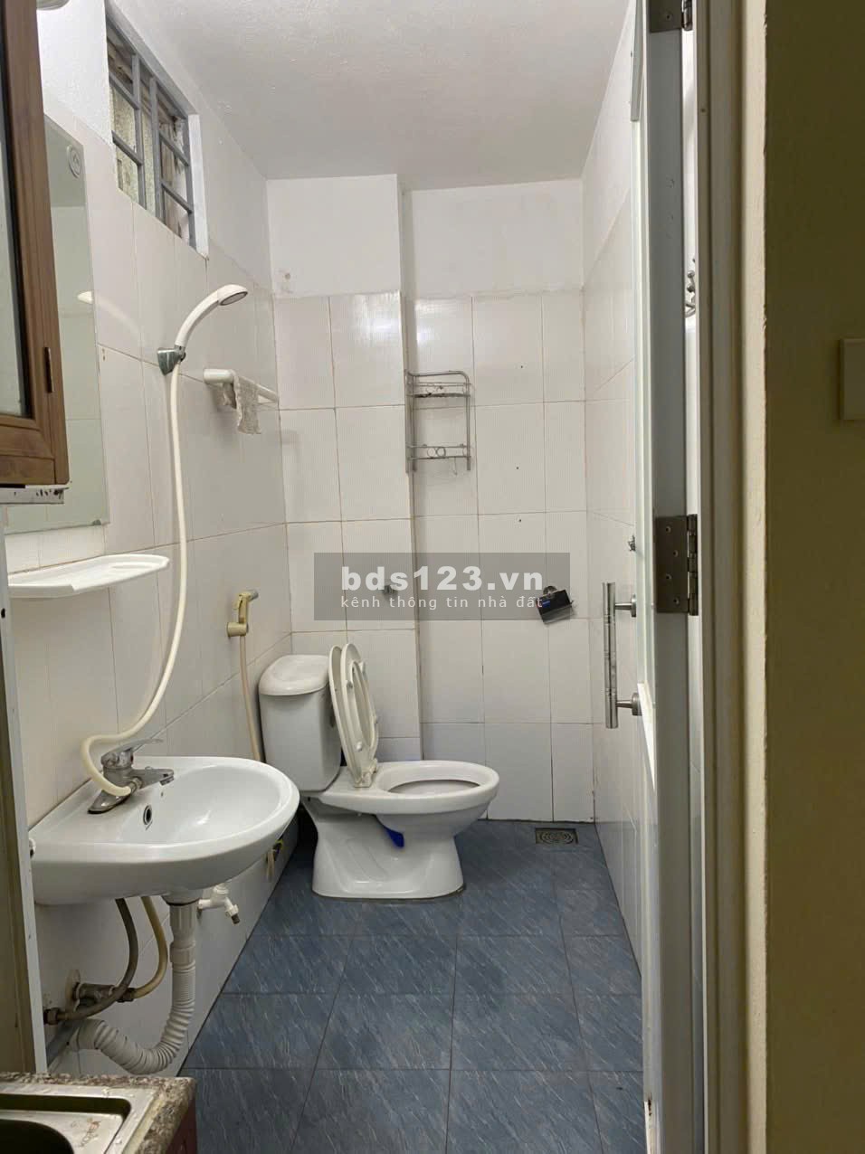 Chung cư Nguyễn Trãi, P8, Quận 5: 74m2, 2p ngủ, NT 9tr/tháng.