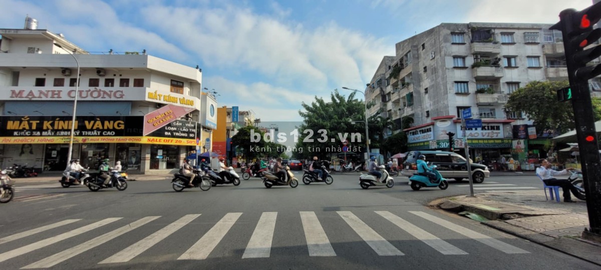 Mặt tiền Tân Sơn Nhì, Tân Phú. DT 22MX33.5M. Đúc 3.5 tấm. Giá 150 tỷ