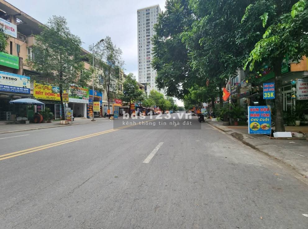 Mặt phố phân lô vỉa hè kinh doanh nhà 5 tầng chỉ hơn 8 tỷ