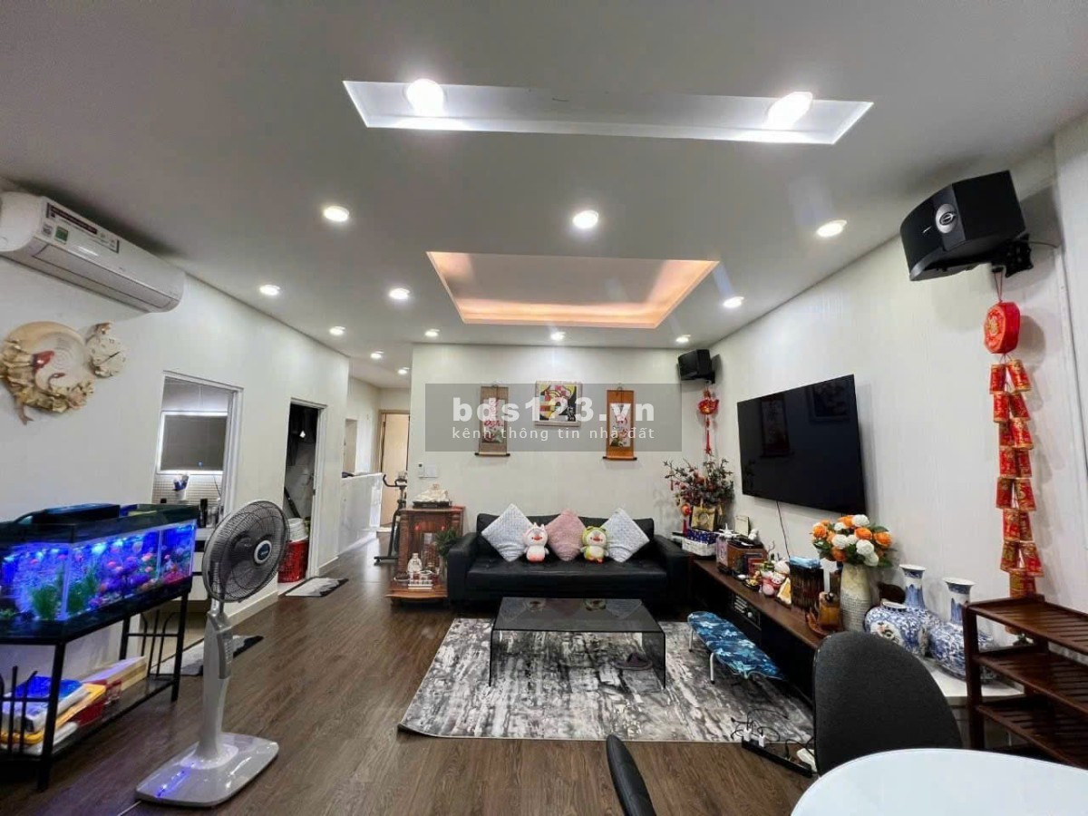 Chung cư Ruby Garden, 2A Nguyễn Sỹ Sách, p15, TB, 80m2, 11tr5/tháng.