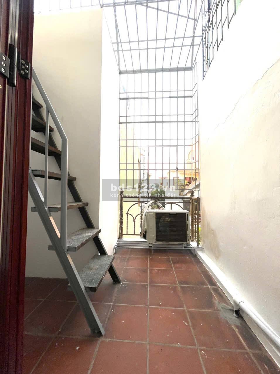 Bán nhà Minh Khai. Chưa tới 4ty, 30m2 -3PN. Có sổ đỏ không QH. Xem là ưng.
