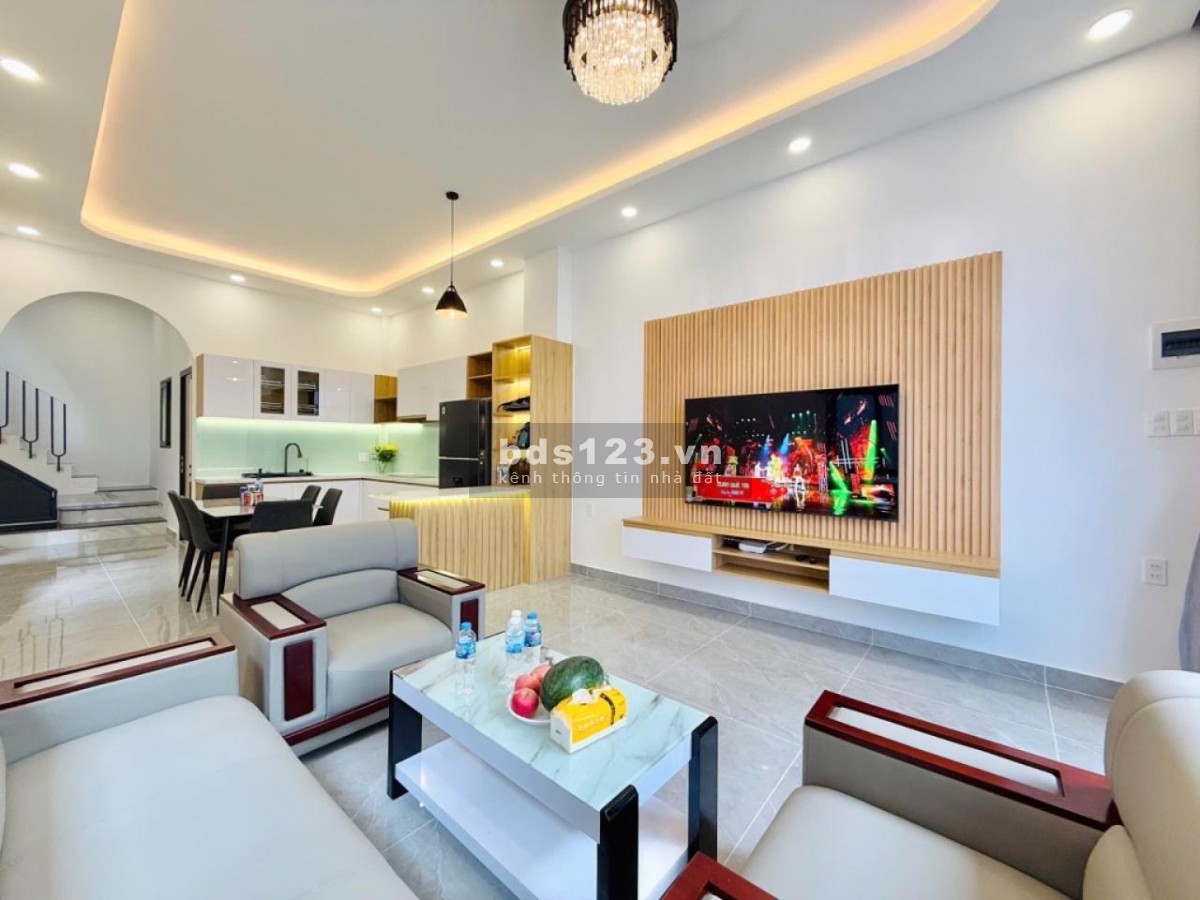 Giảm 500tr Nhà 2 tầng Phan Huy Ích GV, 103m2, 7x18m chỉ 7.x tỷ