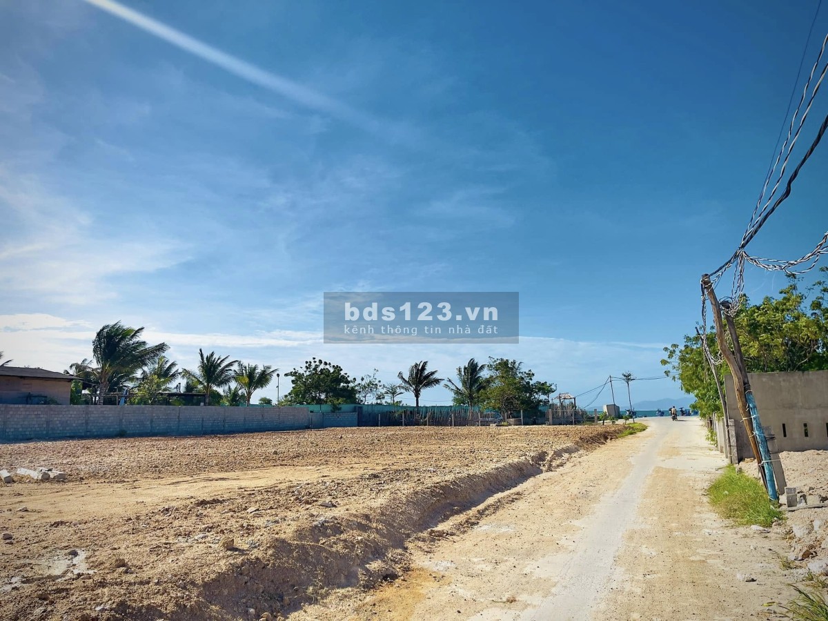 Đất nền biển - cạnh khu du lịch Hòn Đỏ - xinh đẹp thơ mộng