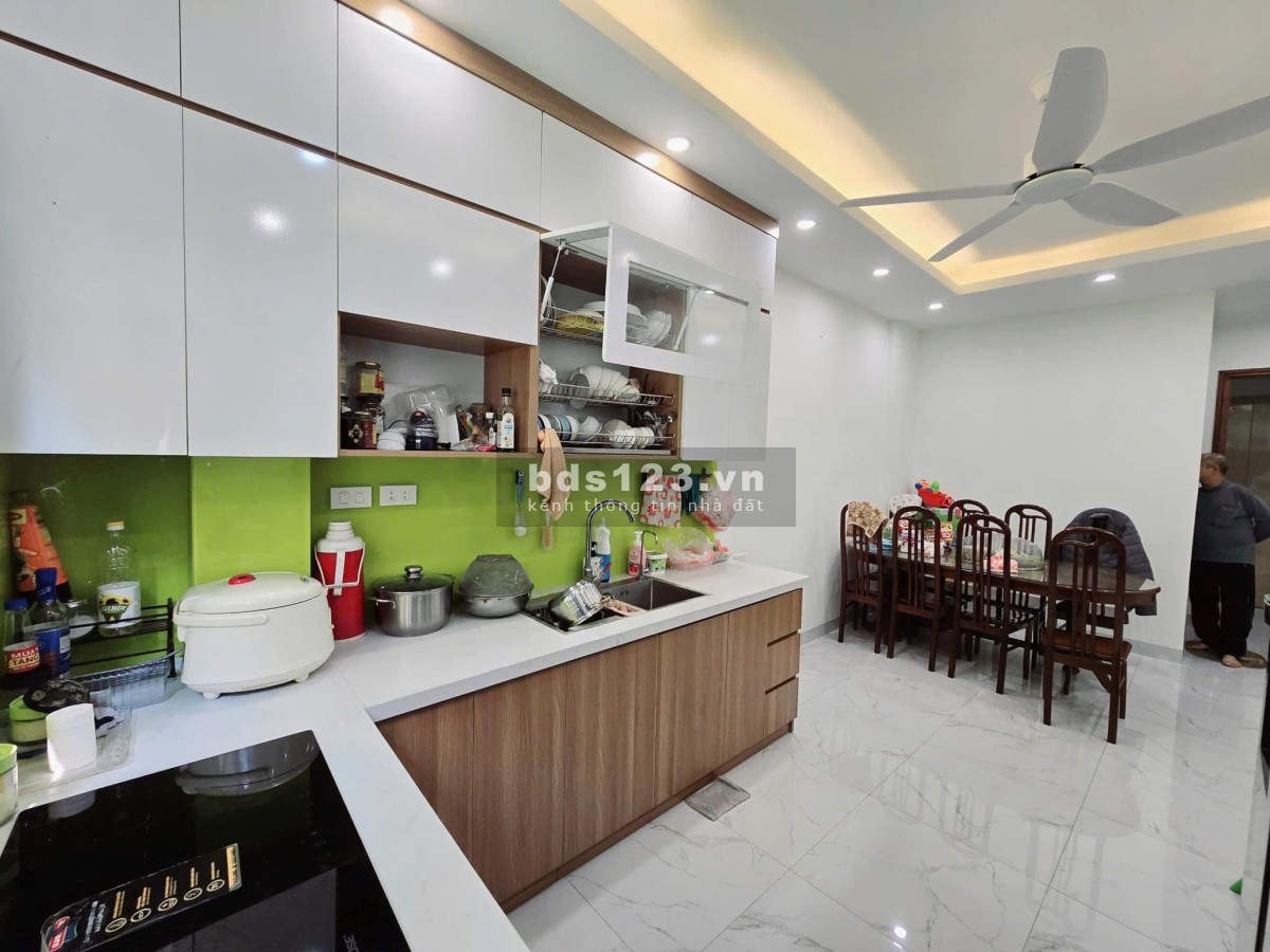 Bán nhà Đội Cấn Ba đình 10.3 tỷ 35m 7 tầng mặt tiền 3.5m thang máy - Gần oto - Ở ngay