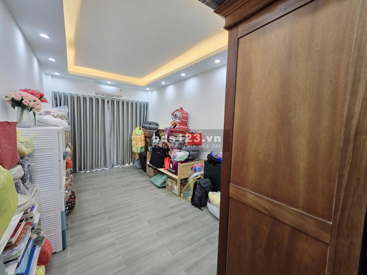 Bán nhà Đội Cấn Ba đình 10.3 tỷ 35m 7 tầng mặt tiền 3.5m thang máy - Gần oto - Ở ngay
