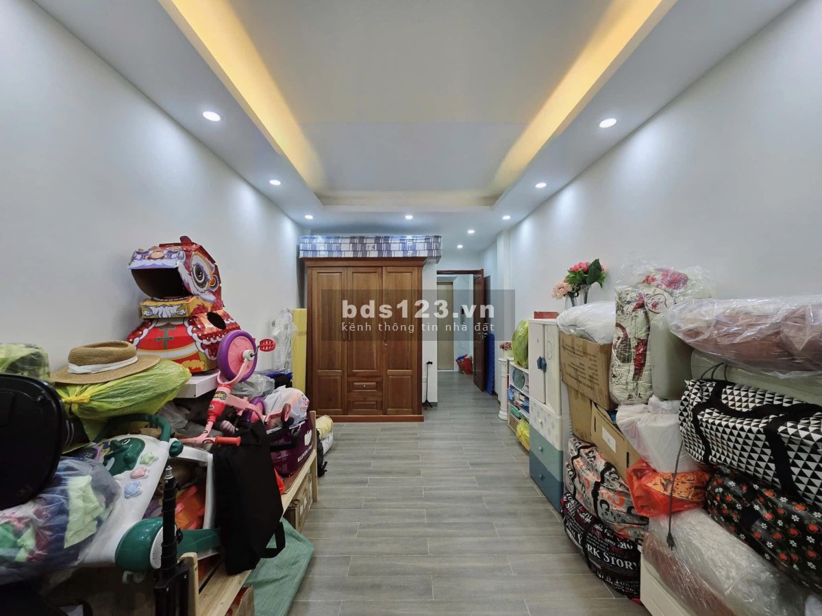 Bán nhà Đội Cấn Ba đình 10.3 tỷ 35m 7 tầng mặt tiền 3.5m thang máy - Gần oto - Ở ngay