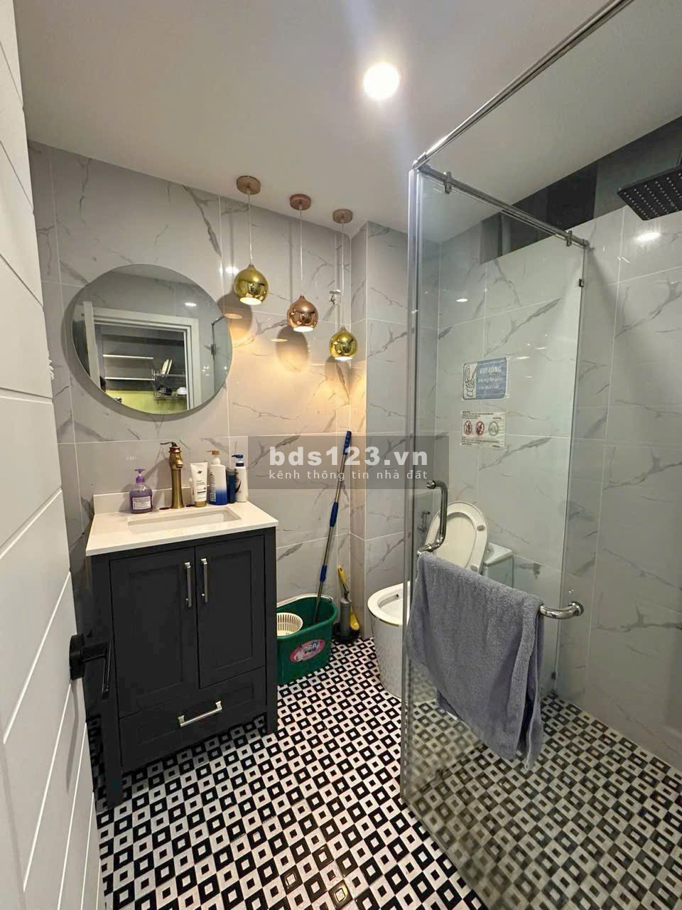 Gia đình bán CH Central Plaza 100m2, 3PN, 3WC, SH. Giá Thật: 5.95 tỷ TL