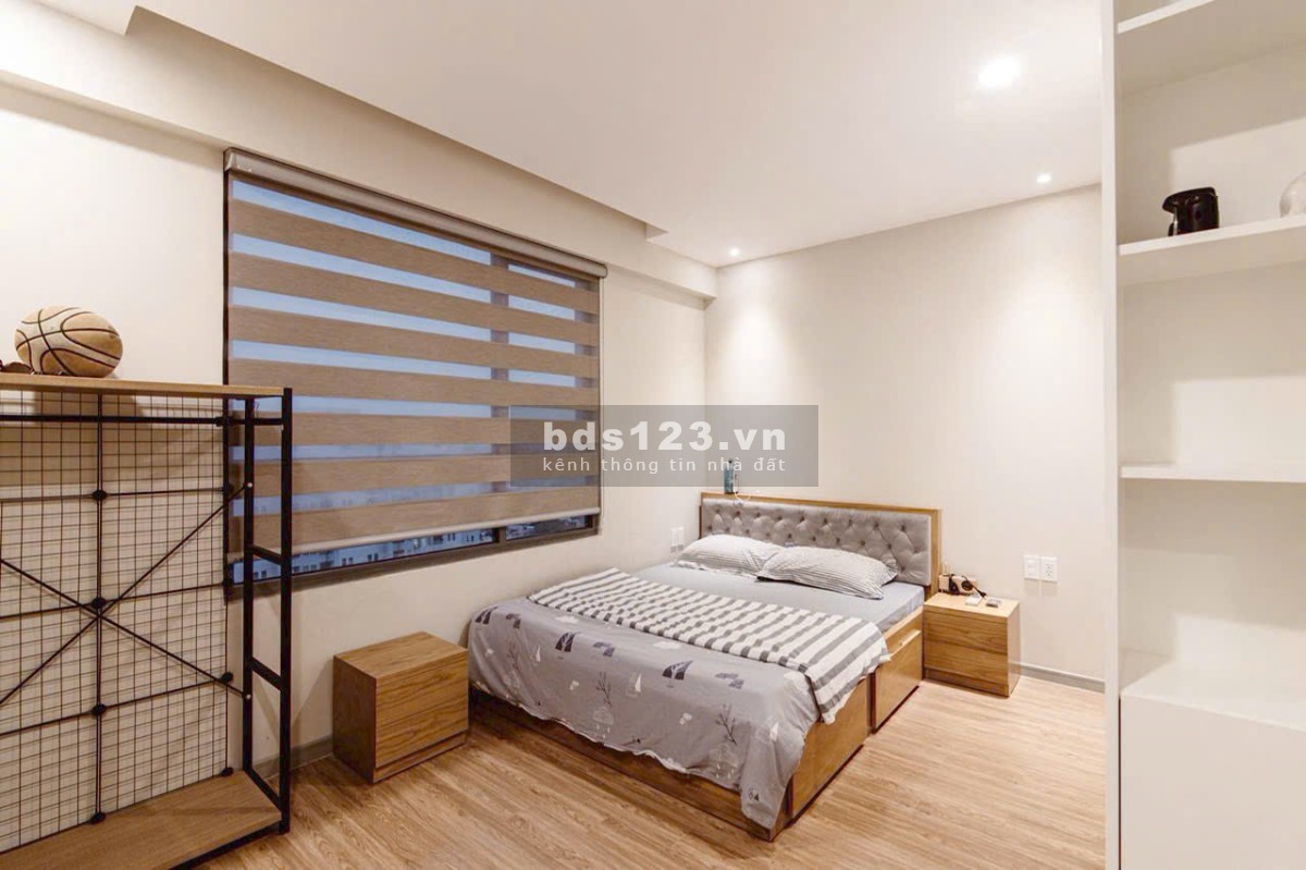 Gia đình bán CH Central Plaza 100m2, 3PN, 3WC, SH. Giá Thật: 5.95 tỷ TL