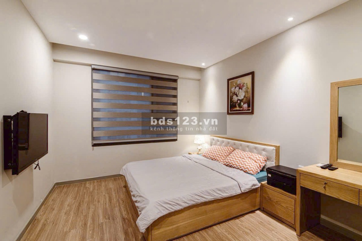Gia đình bán CH Central Plaza 100m2, 3PN, 3WC, SH. Giá Thật: 5.95 tỷ TL