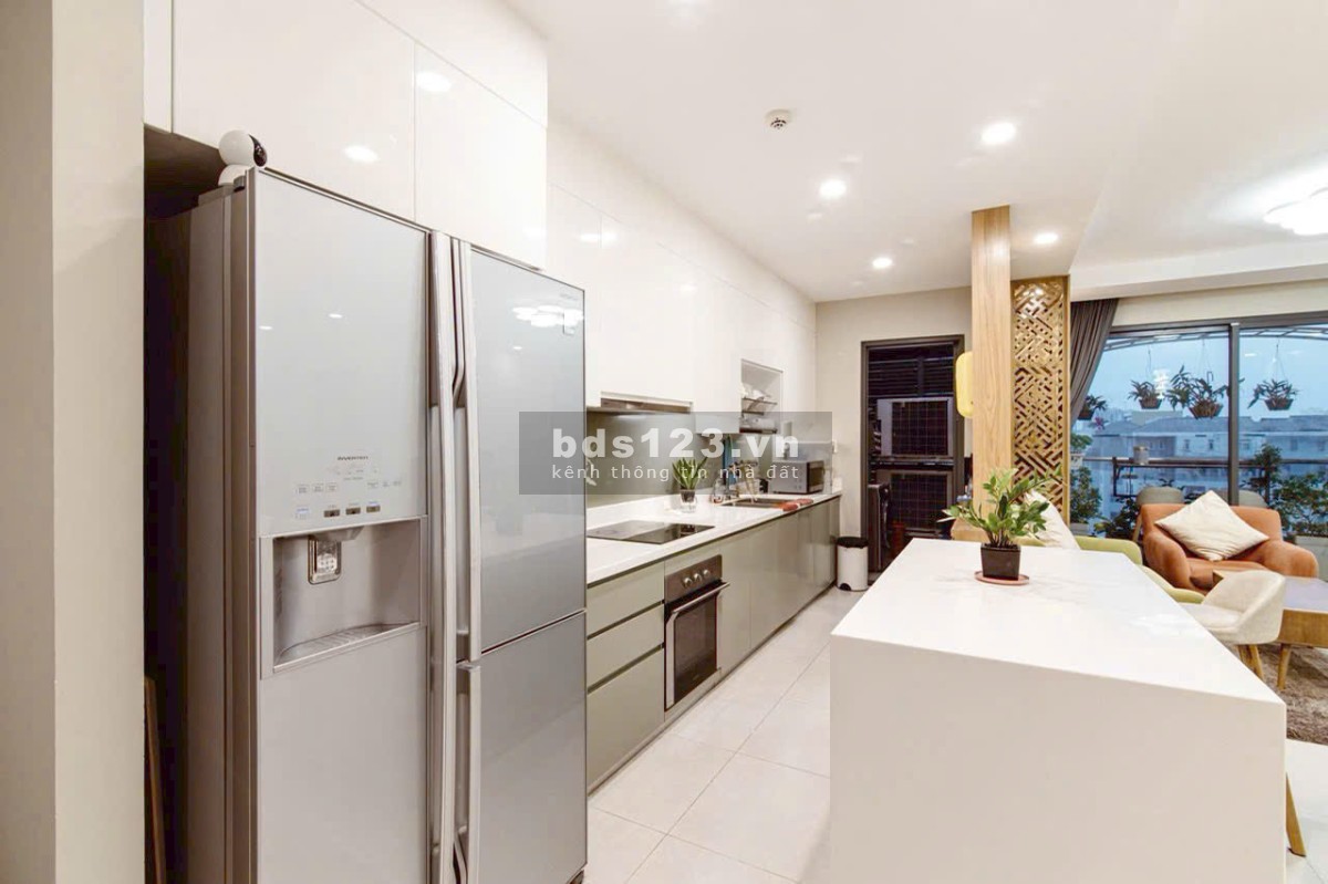 Gia đình bán CH Central Plaza 100m2, 3PN, 3WC, SH. Giá Thật: 5.95 tỷ TL