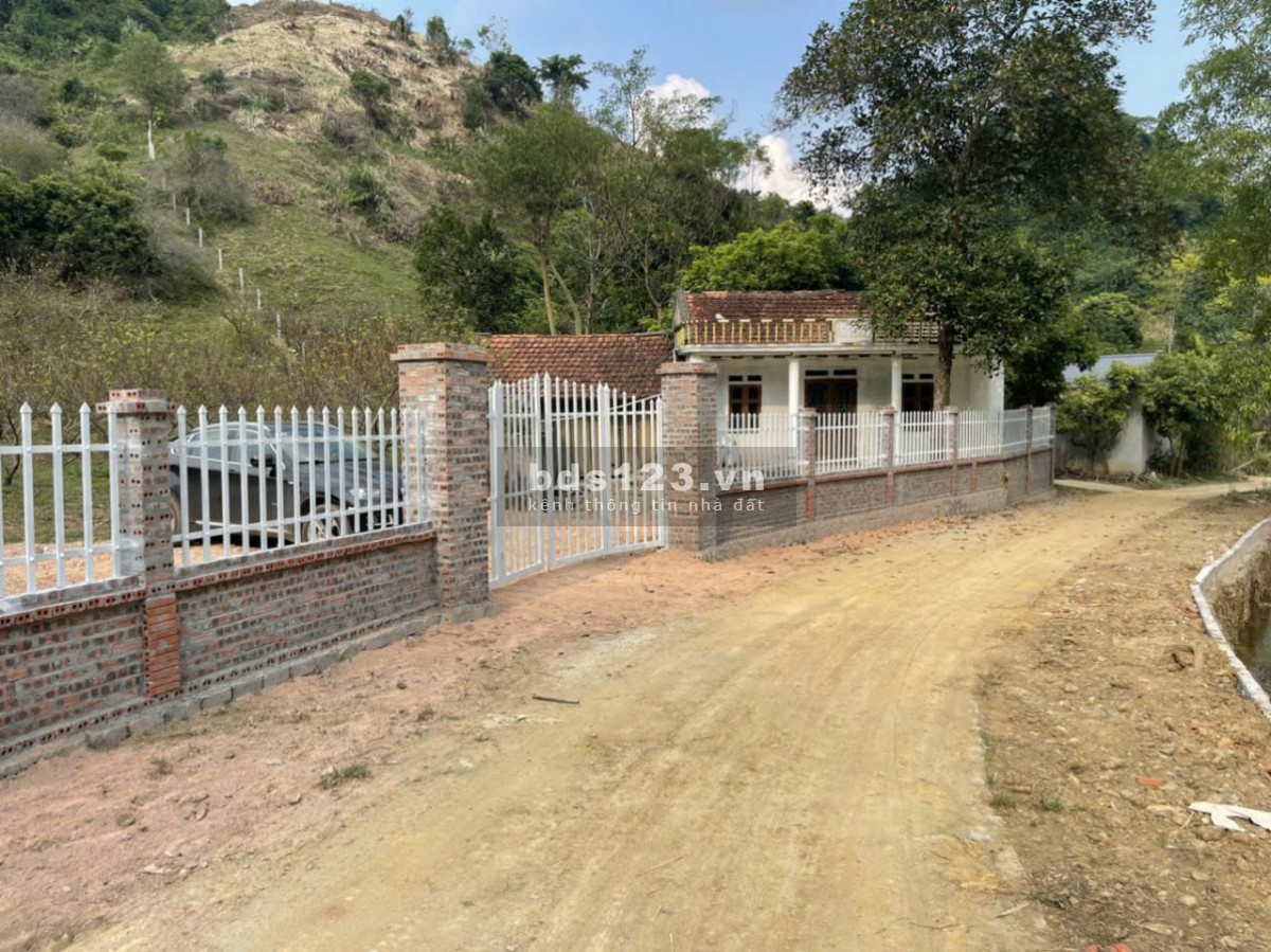 Bán Đất bám suối 8.500m² Tại Mộc Châu – Khuôn Viên Nhà Vườn, Gần Thác Chiềng Khoa, giá chỉ 2.x tỷ
