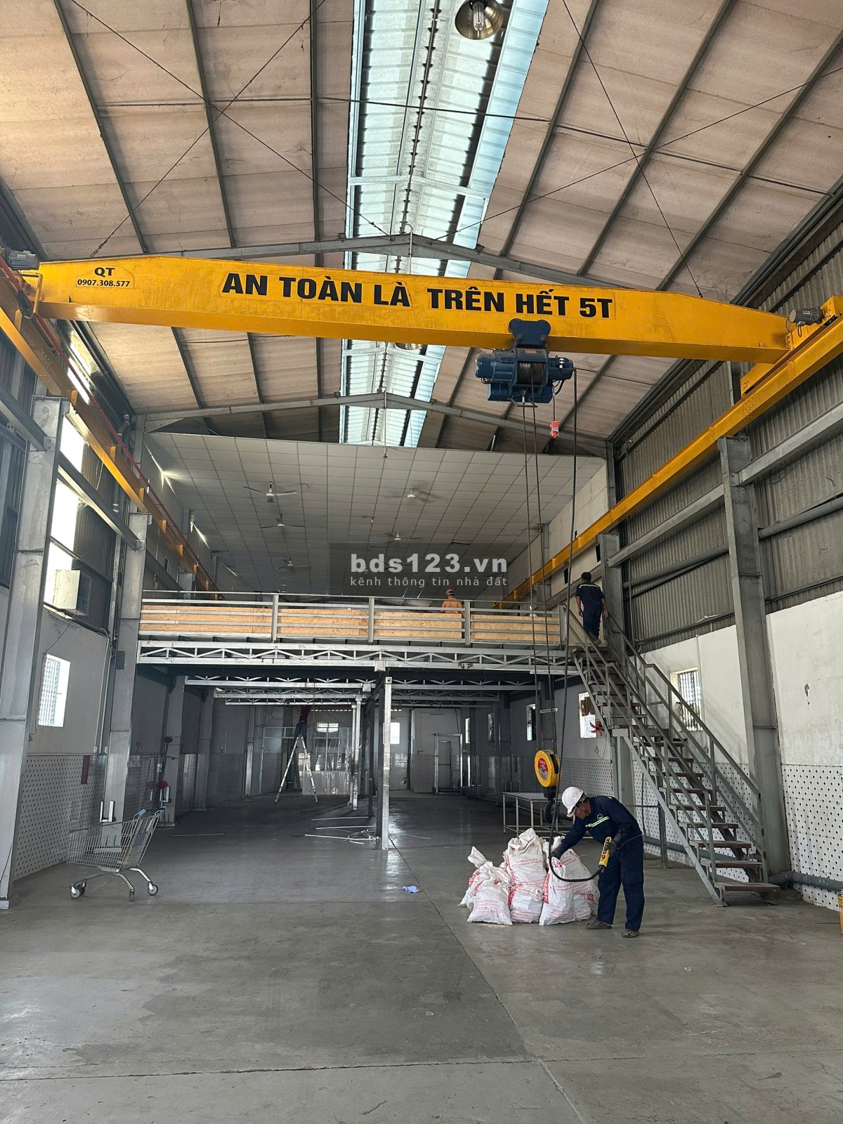 Cho thuê kho xưởng 530m2 (11.5x46) trần cao, gác 50m2 - MT cont 24/24