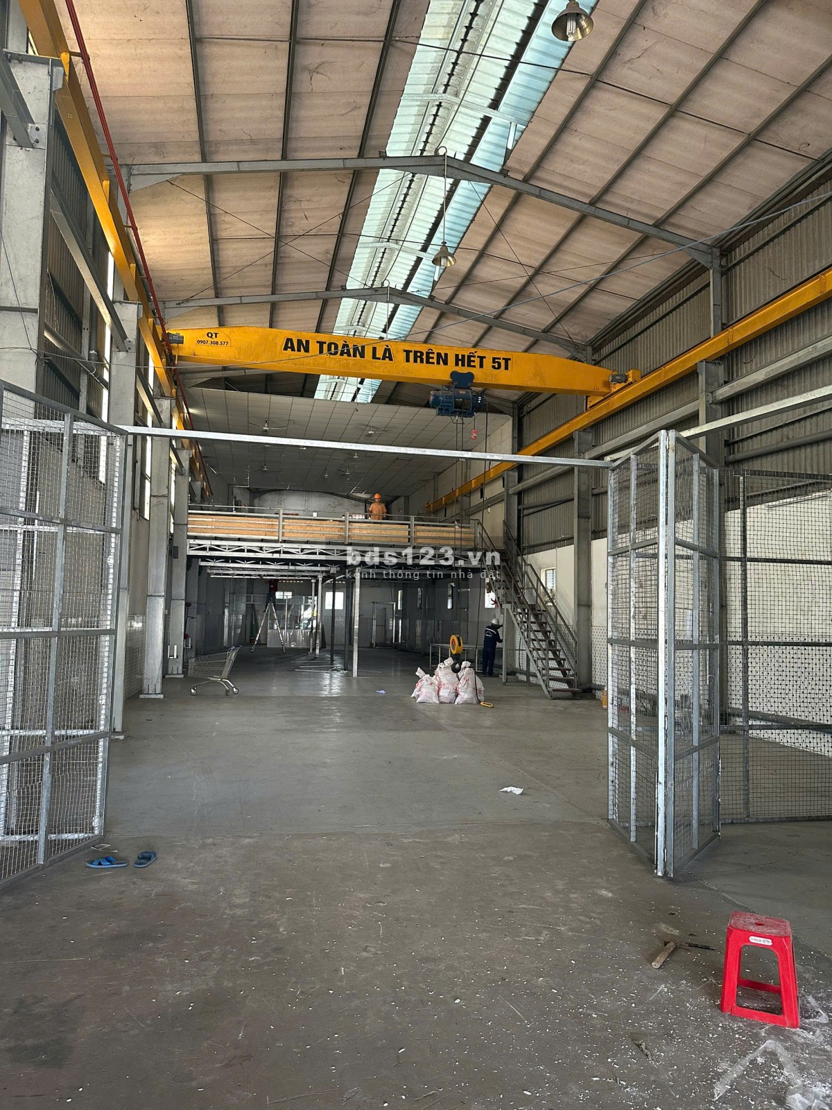 Cho thuê kho xưởng 530m2 (11.5x46) trần cao, gác 50m2 - MT cont 24/24