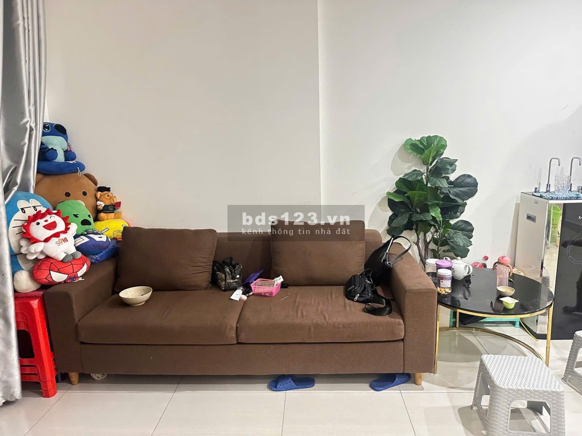 Chung cư 590, CMT8, P11, Quận 3: 79m2, 2 p ngủ, 2wc, NT, 14tr.