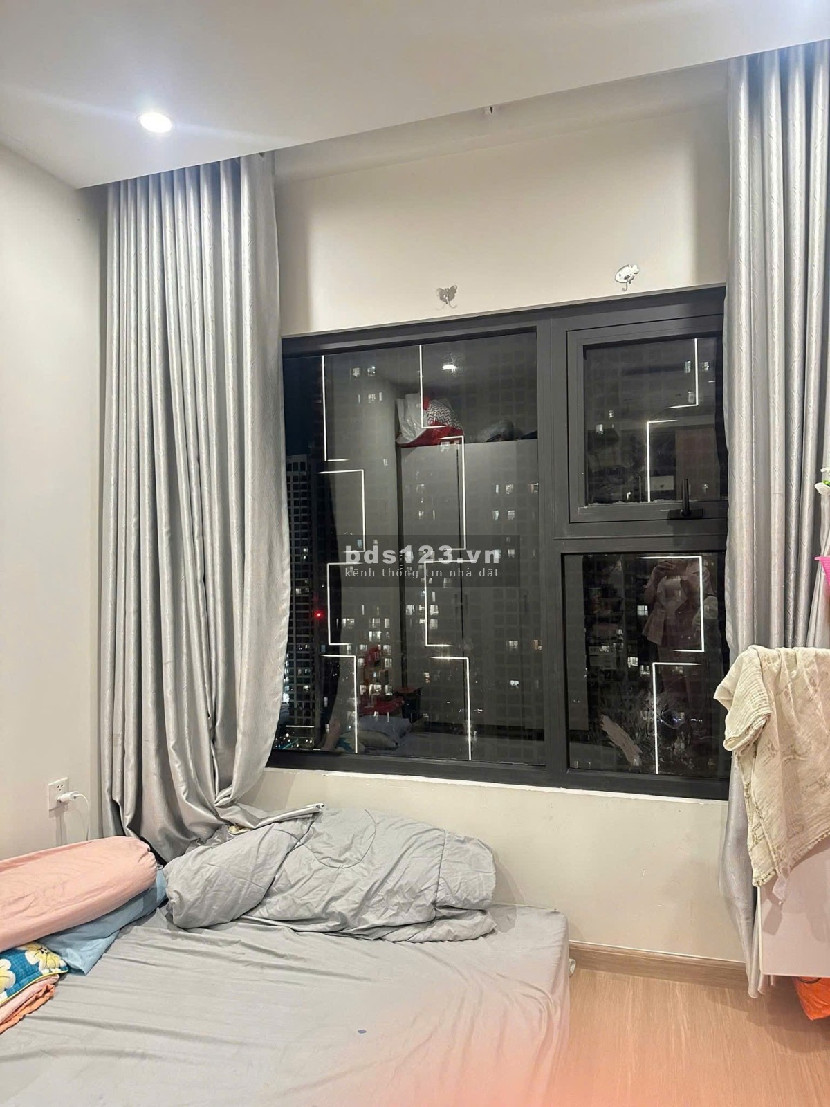 Chung cư 590, CMT8, P11, Quận 3: 79m2, 2 p ngủ, 2wc, NT, 14tr.