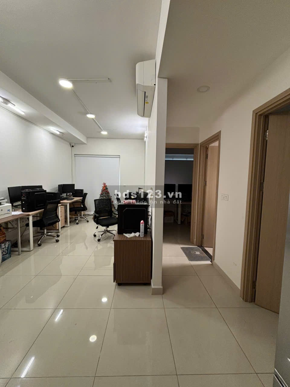 Chính chủ cần bán căn hộ chung cư Sunrise City View ở Quận 7