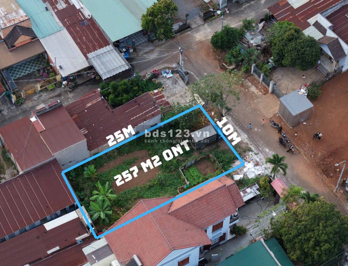 Chính chủ cần bán 250m2 đất thổ cư - ngay khu dân cư tấp nập - trường học, quán xá cạnh bên