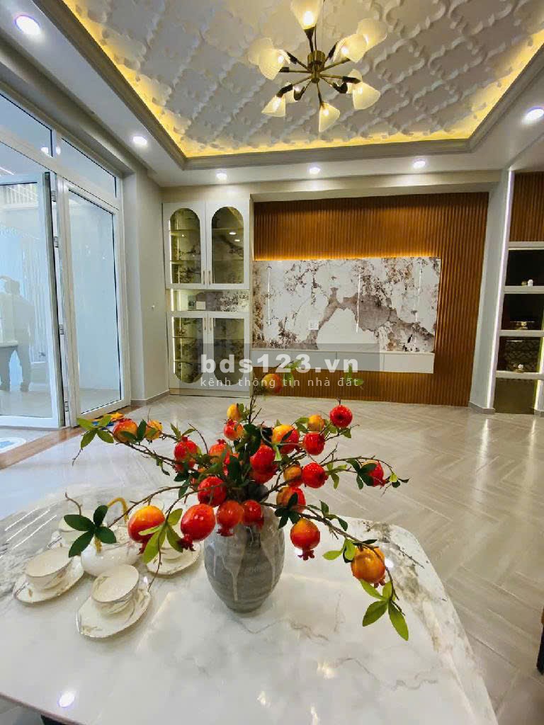 Nhà bán full nội thất, đẹp lung linh nằm ngay Huỳnh Tấn Phát, Q7, 68m2, 3 tầng, 8.x tỷ.
