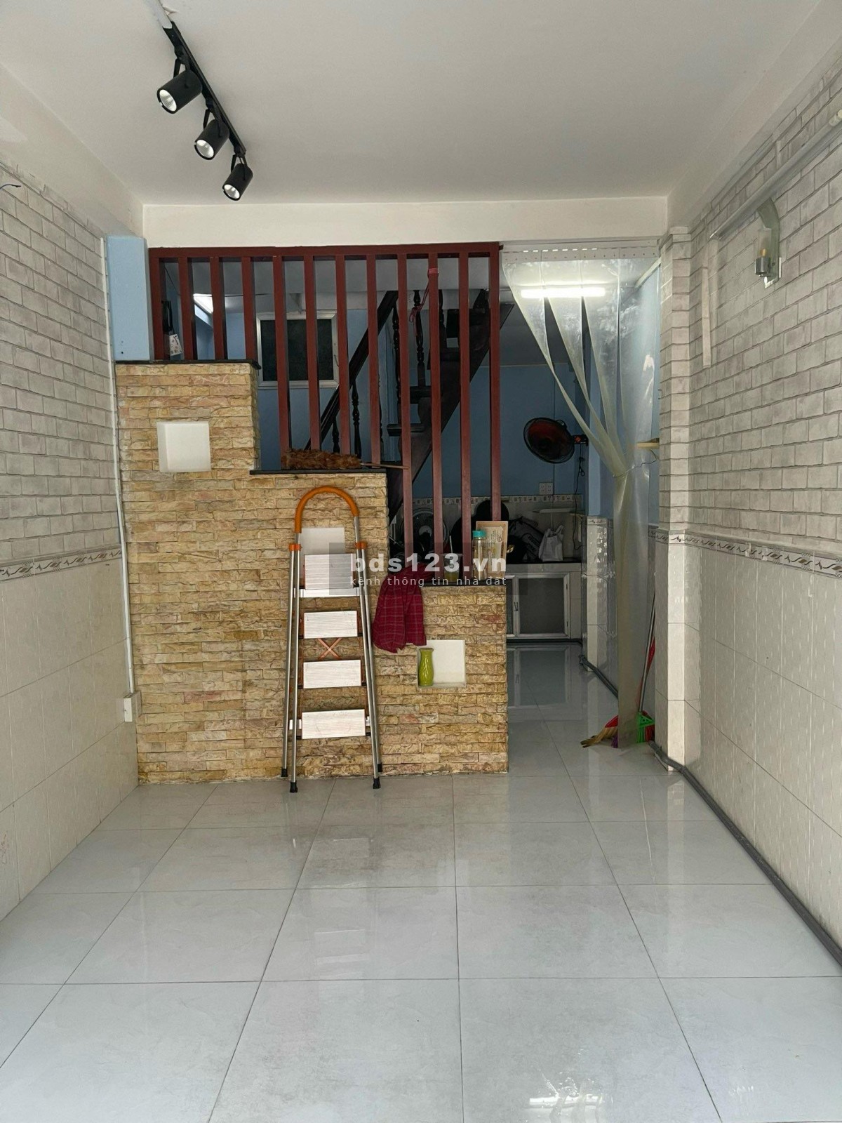 Cho Thuê Nhà Số 22 Đường Cửu Long P15 Q10, Ngang 3.2Mx9M, 1 Lầu 2PN 1WC