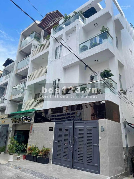 Bán nhà đường số 2 Cư Xá Đô Thành Q3, ngang 5,5m, 4 tầng, CN 52m2, cần bán gấp giảm 4 tỷ