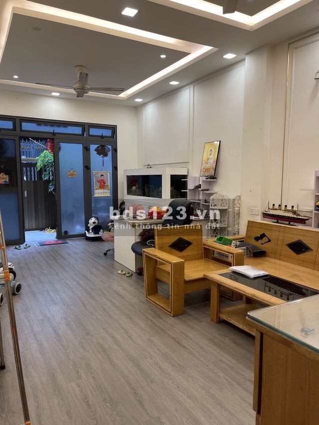 Nhà đẹp, giá cực sốc, DT(4,4m x 16m)~70m2, đường Âu Cơ, P. Phú Trung, Q. Tân Phú (nhỉnh 8 tỷ)