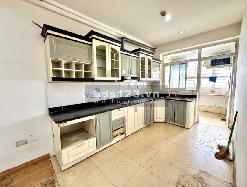 Bán gấp căn hộ chung cư 310 Minh Khai - DT 100 m2 x 3 PN x giá tốt!