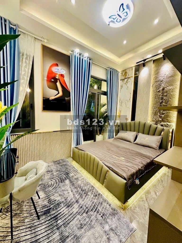 Gần mặt tiền - Sát hẻm xe hơi - Sổ vuông - Tặng hết nội thất