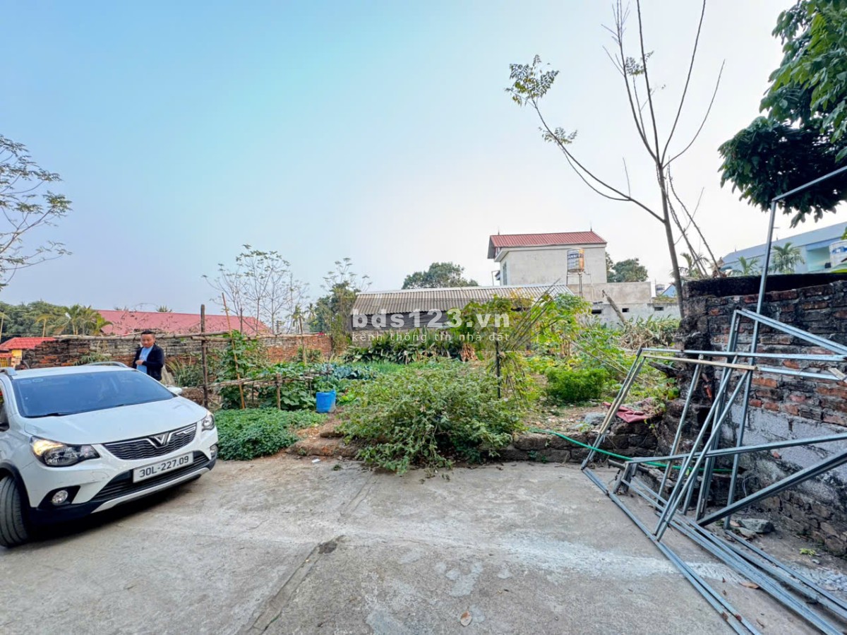 Bán đất xã Thuỷ Xuân Tiên, Chương Mỹ, HN. Oto vào đất. DT 270m, giá 1,95 tỷ. Chia 2 lô đẹp.
